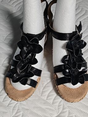BJORNDAL lds Black Leather Sz9 Floral Strap Sandals